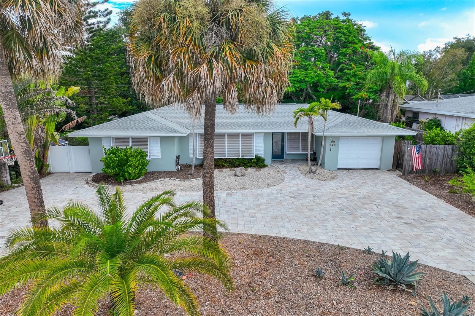 Photo of 326 MEHLENBACHER ROAD BELLEAIR FL 33756