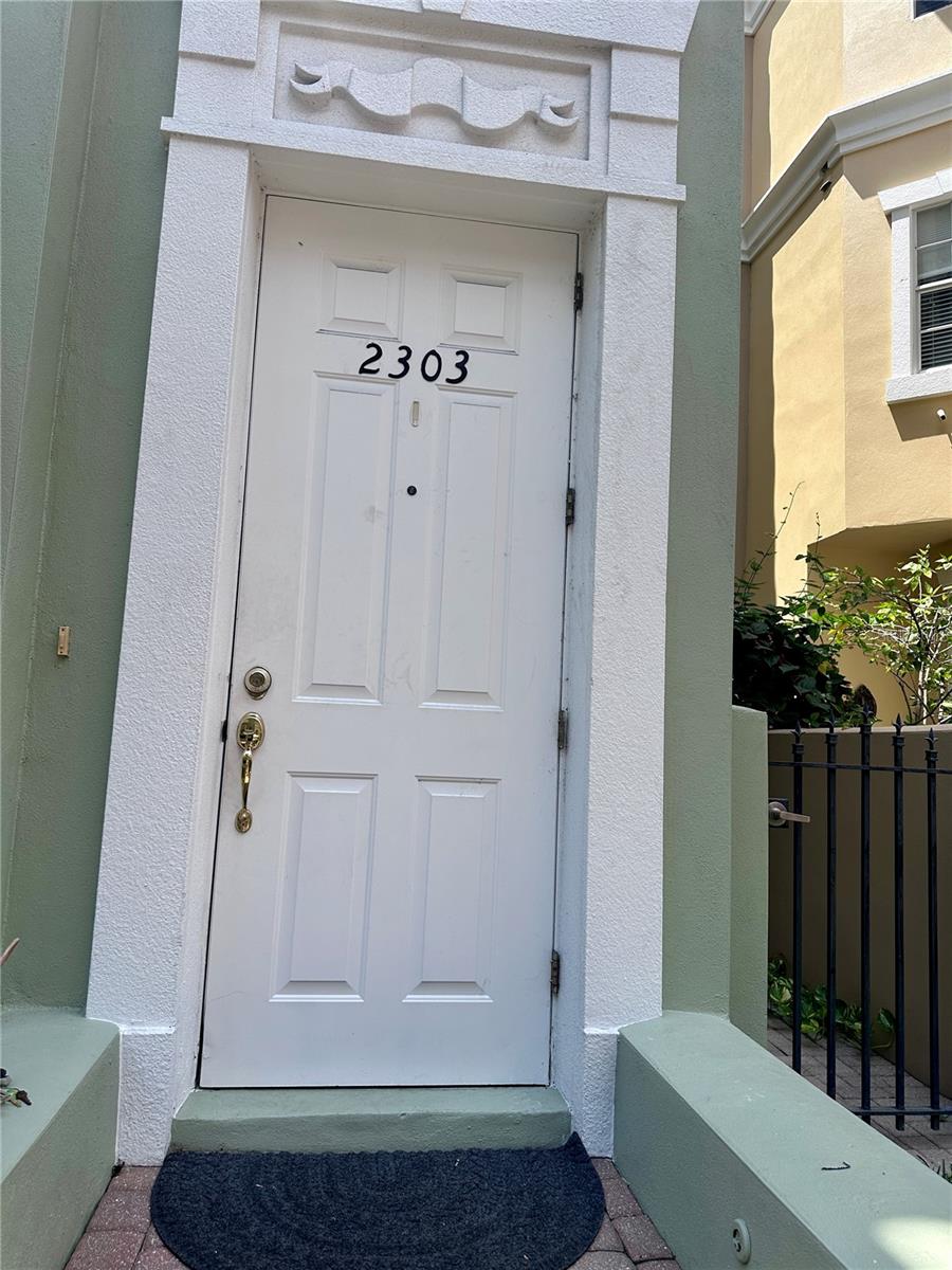 Photo of 2303 KENSINGTON GARDEN LANE TAMPA FL 33609