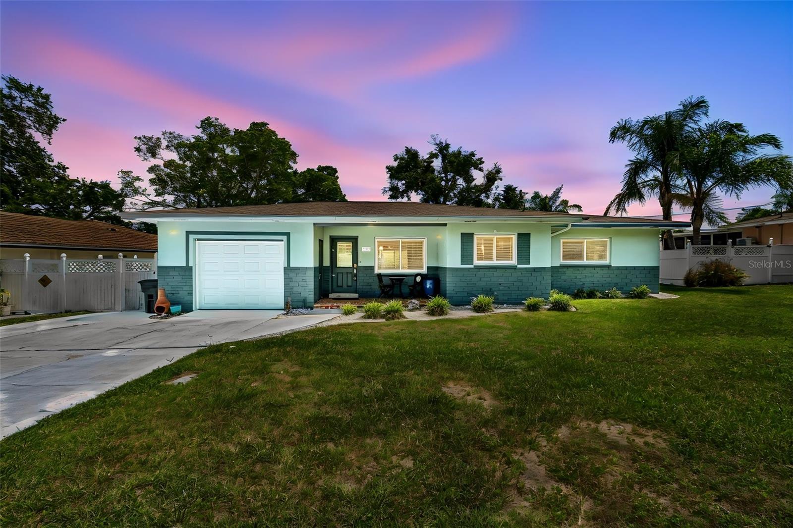 Photo of 3282 HONEYSUCKLE RD LARGO FL 33770