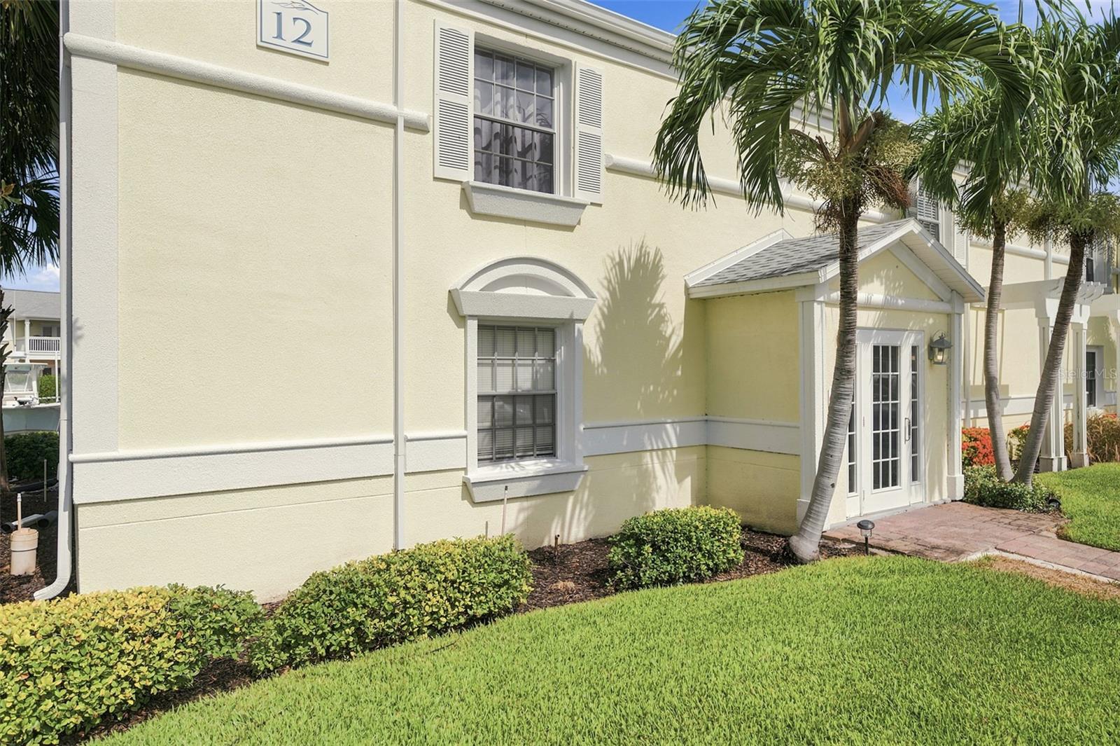 Photo of 4725 COQUINA KEY DRIVE #D ST PETERSBURG FL 33705