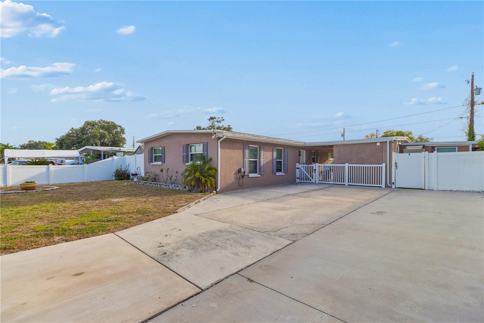 Photo of 1715 WAIKIKI WAY TAMPA FL 33619