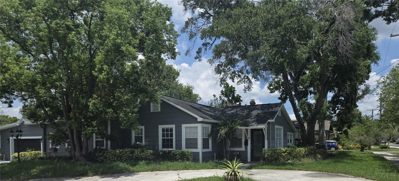 Photo of 300 E IDLEWILD AVENUE TAMPA FL 33604