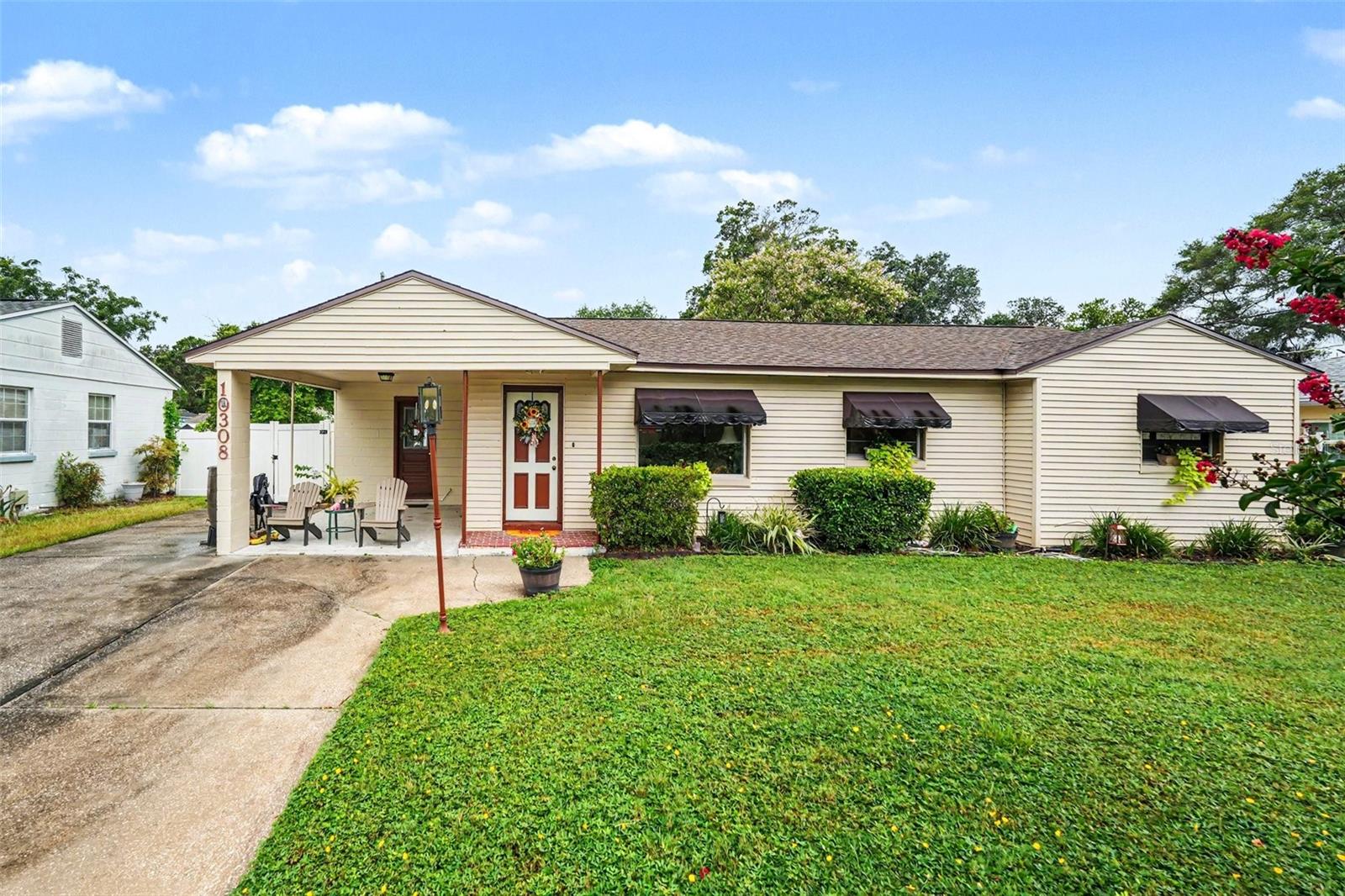 Photo of 10308 N OAKLEAF AVENUE TAMPA FL 33612