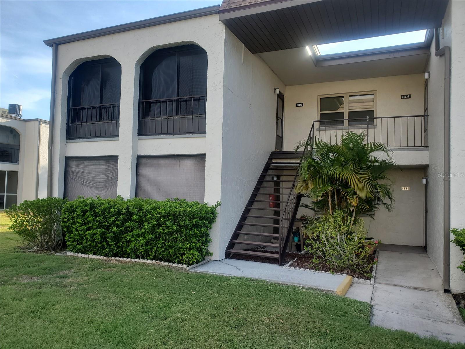Photo of 7701 STARKEY ROAD #316 SEMINOLE FL 33777