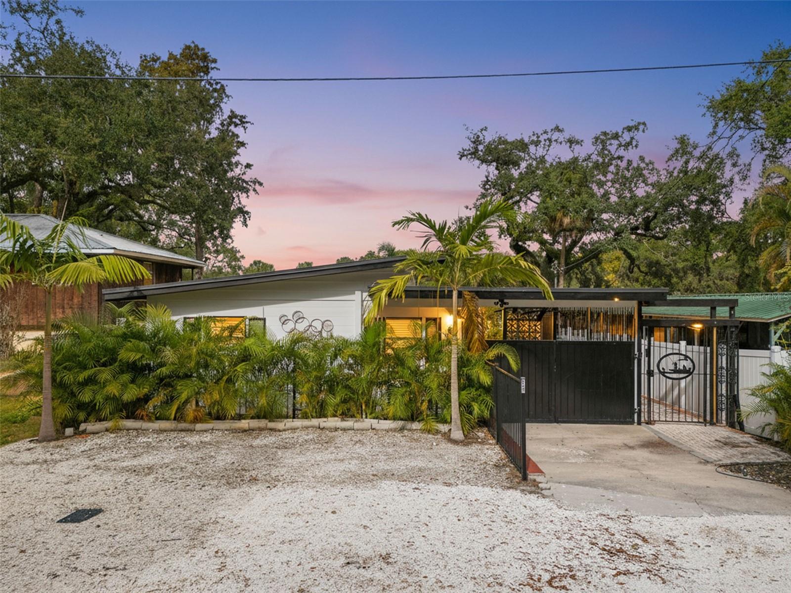 Photo of 308 E HOLLYWOOD STREET TAMPA FL 33604