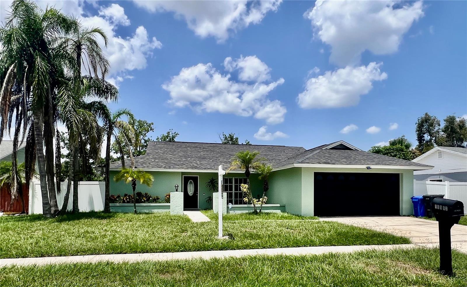 Photo of 10902 WINGATE DRIVE TAMPA FL 33624