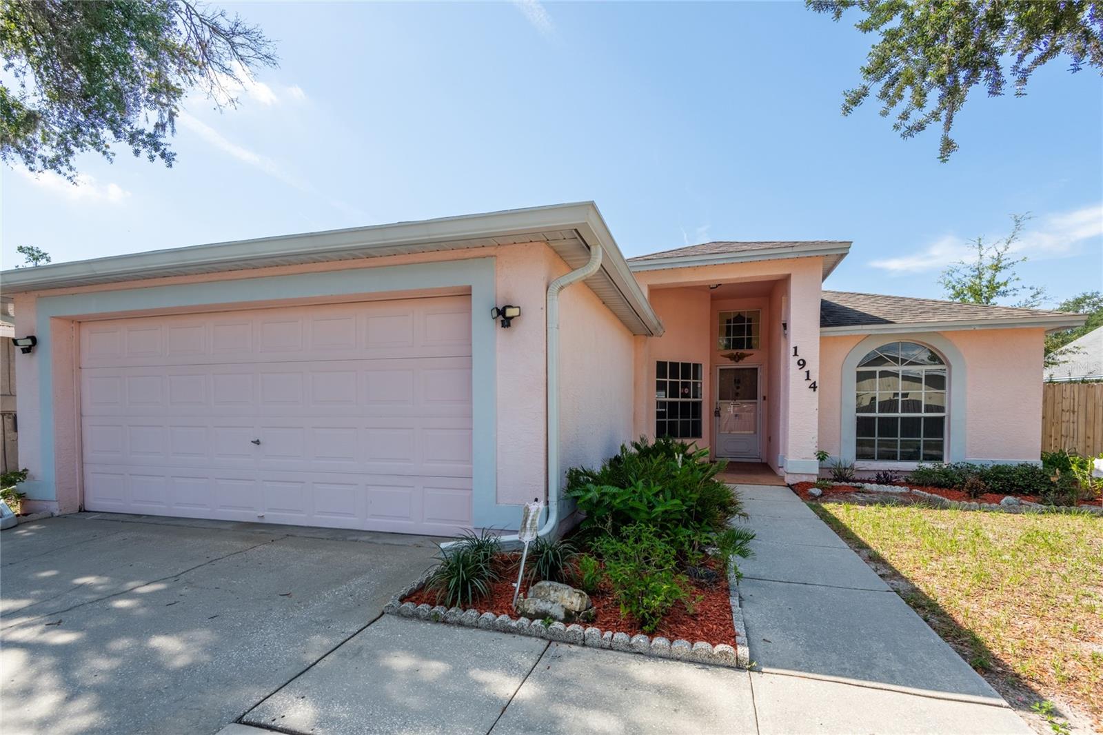 Photo of 1914 WOODCUT DRIVE LUTZ FL 33559