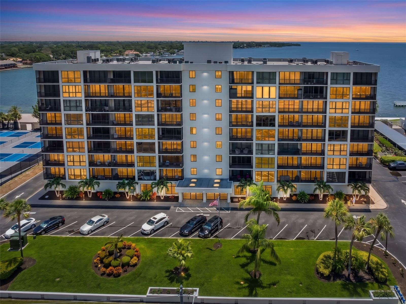Photo of 7100 SUNSHINE SKYWAY LANE #704 ST PETERSBURG FL 33711