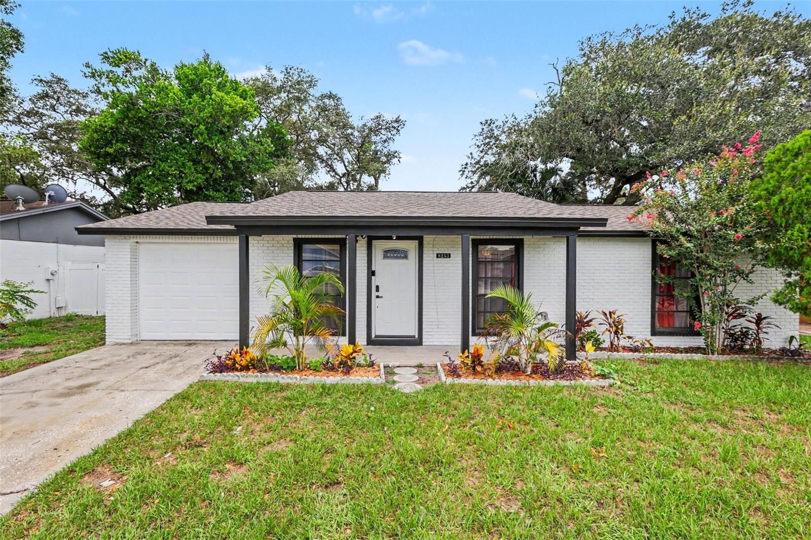 Photo of 8253 GREENLEAF CIRCLE TAMPA FL 33615