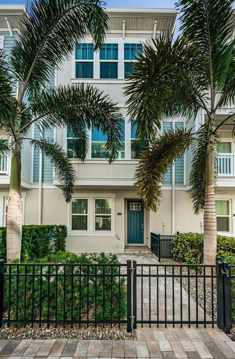 Photo of 815 BURLINGTON AVENUE ST PETERSBURG FL 33701