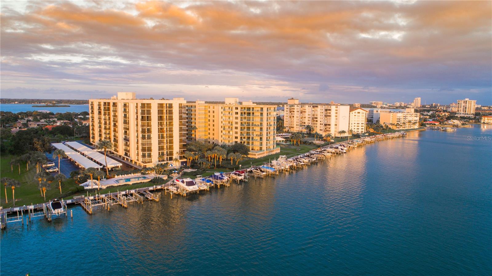 Photo of 690 ISLAND WAY #909 CLEARWATER BEACH FL 33767