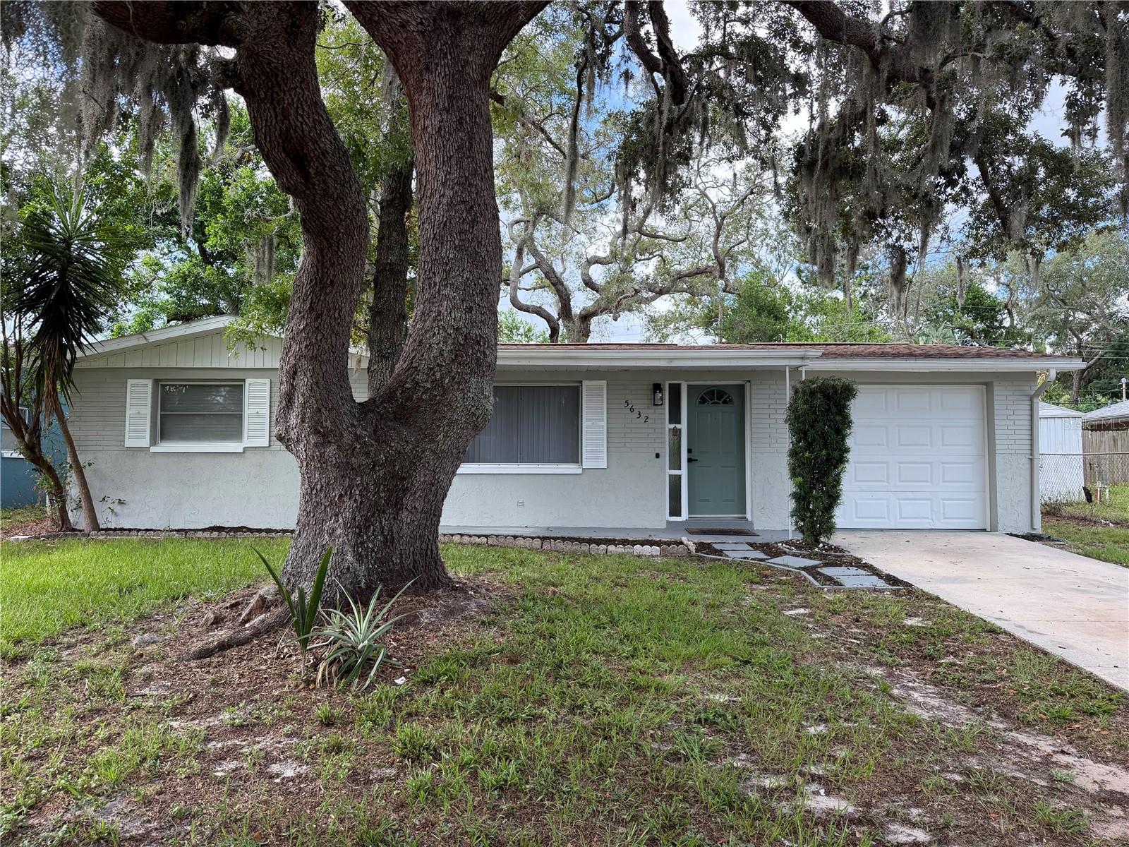 Photo of 5632 FRONT DRIVE HOLIDAY FL 34690