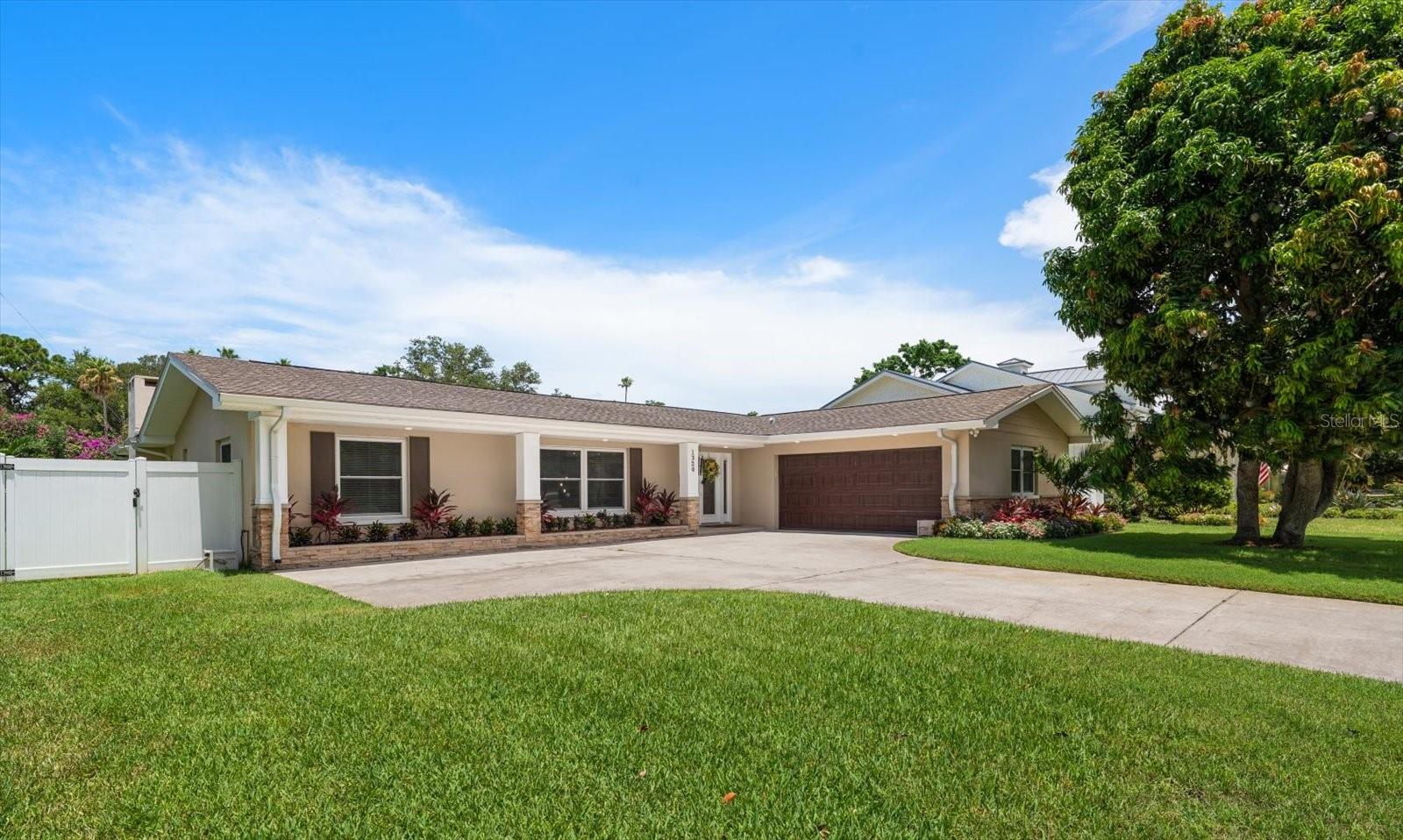 Photo of 1320 GOLF VIEW DRIVE BELLEAIR FL 33756