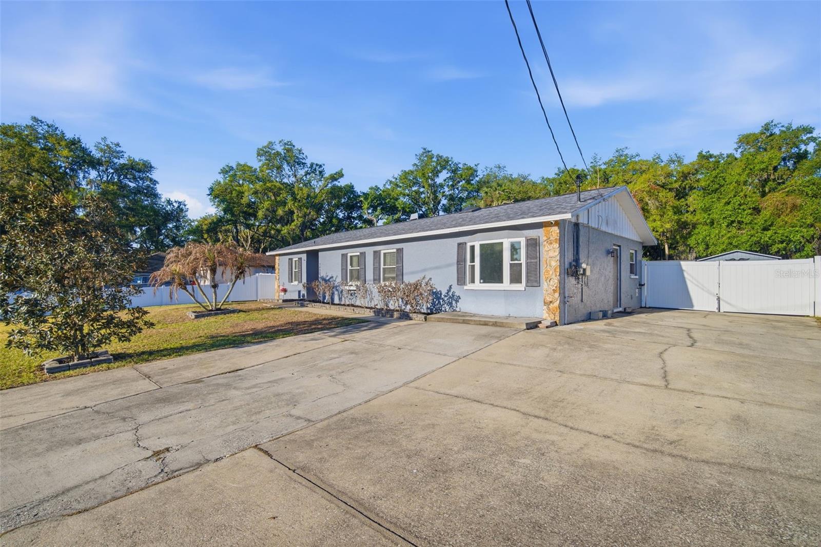 Photo of 7403 PROVIDENCE ROAD RIVERVIEW FL 33578