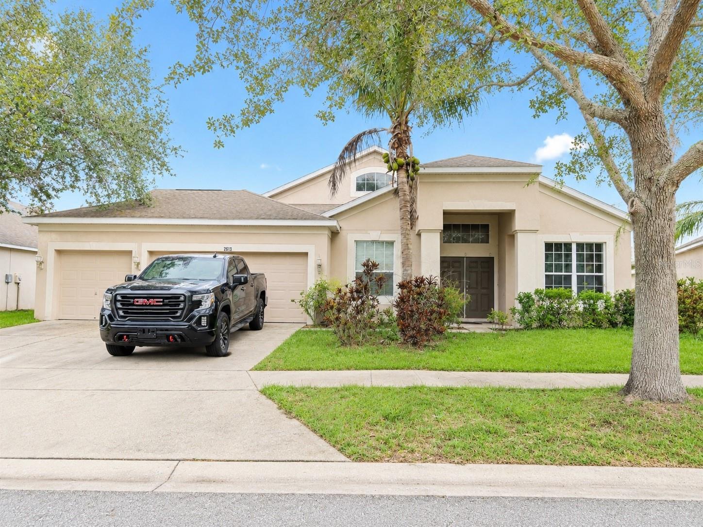 Photo of 2613 YUKON CLIFF DRIVE RUSKIN FL 33570