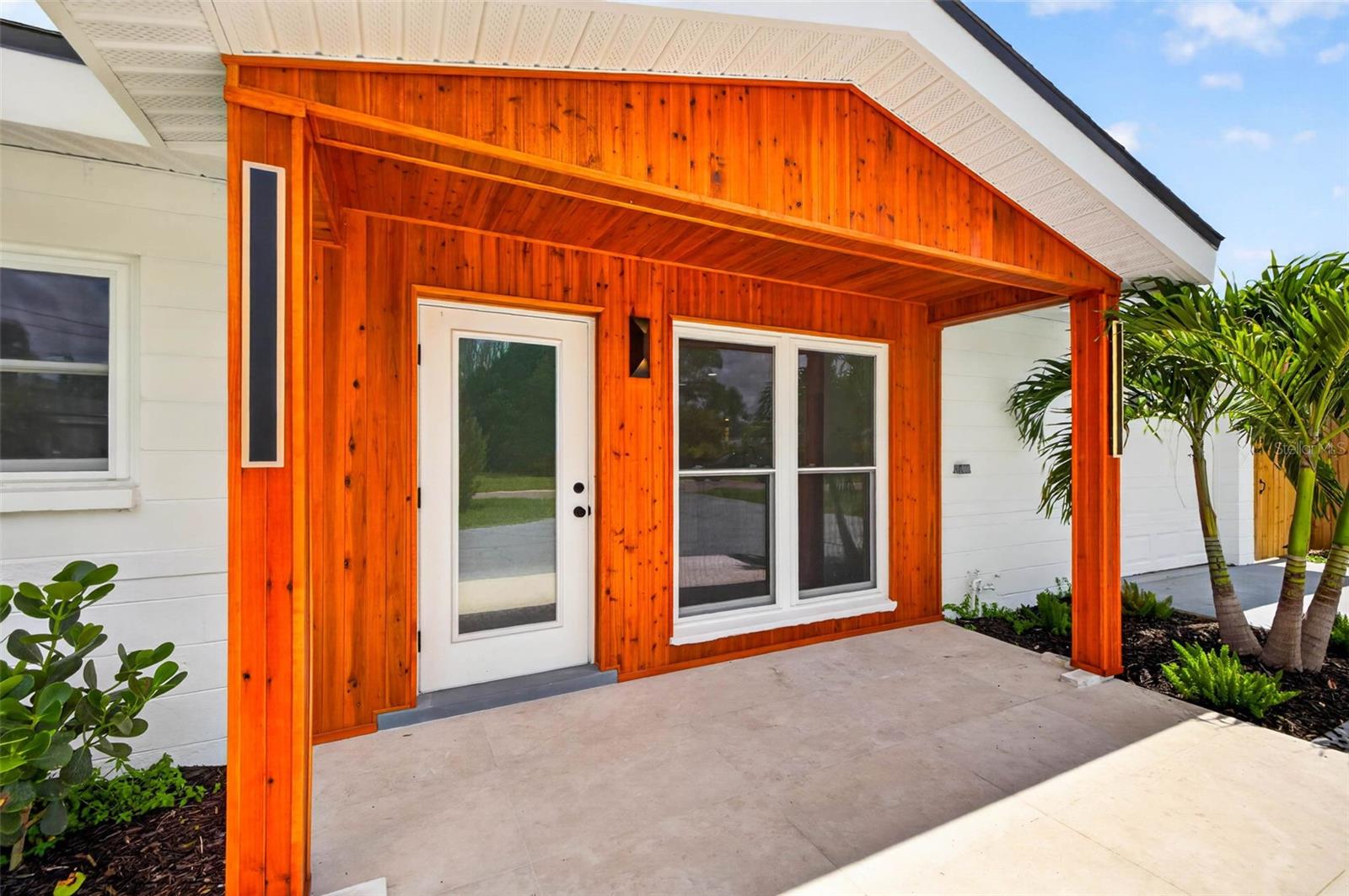 Photo of 1524 CARSON CIRCLE ST PETERSBURG FL 33703
