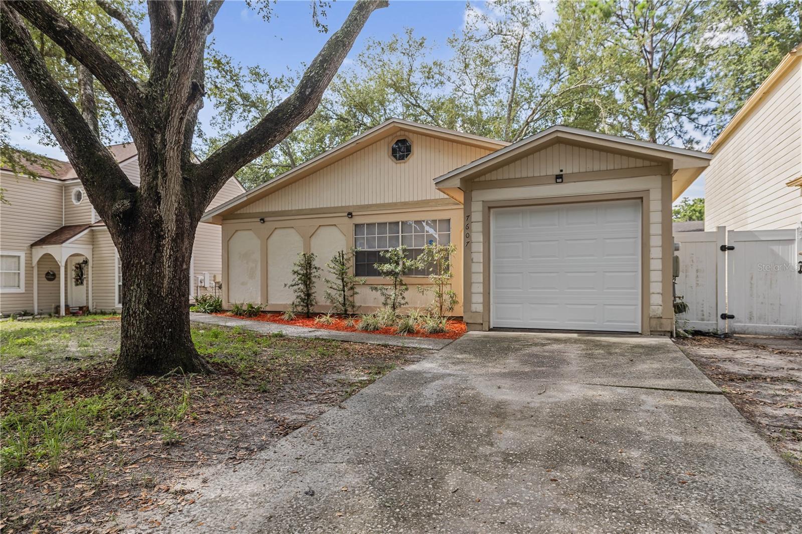 Photo of 7607 GLADES COURT TAMPA FL 33637