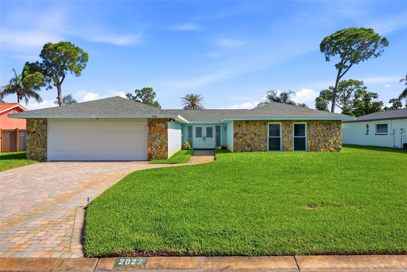 Photo of 2022 TANGLEWOOD DRIVE ST PETERSBURG FL 33702