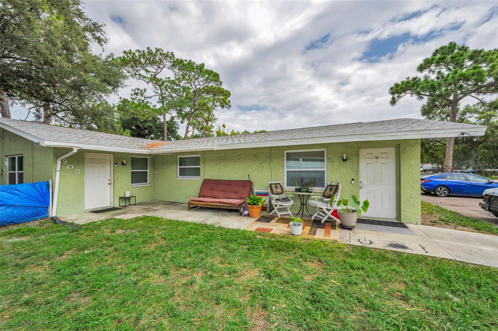 Photo of 906/908 LAKE PALMS DRIVE LARGO FL 33771