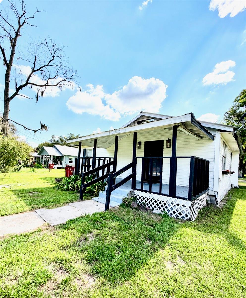 Photo of 1505 N ORANGE STREET PLANT CITY FL 33563