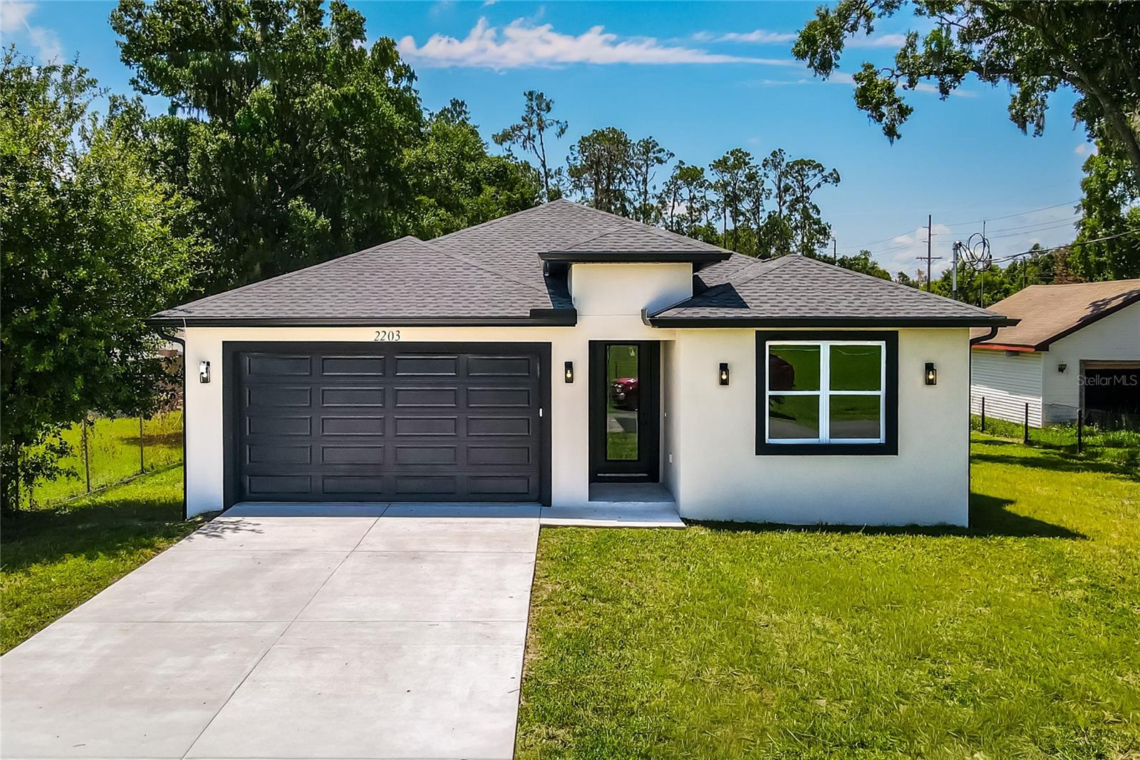 Photo of 2203 W LOWRY AVENUE PLANT CITY FL 33563