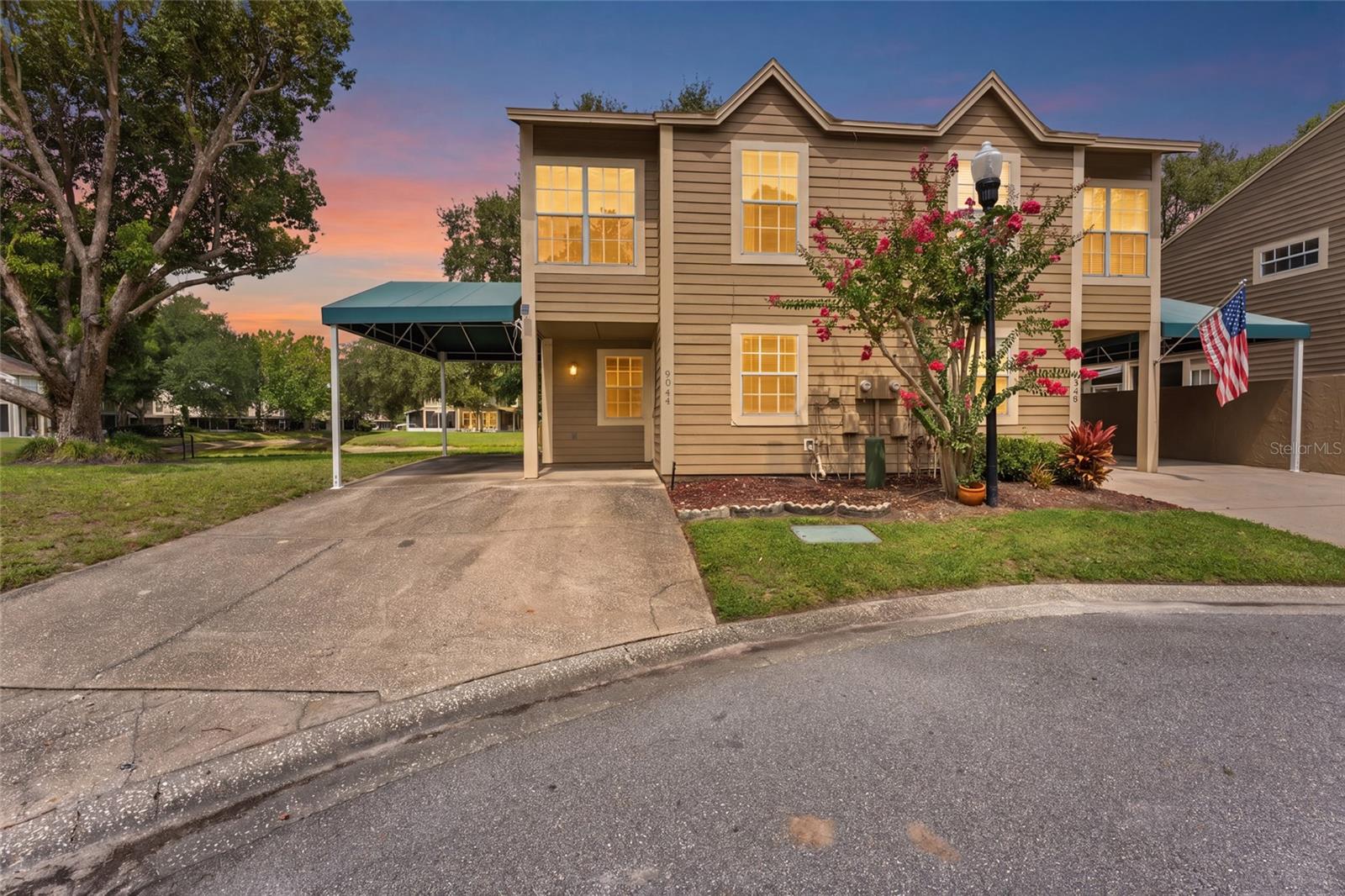 Photo of 9044 LAKE PLACE LANE TAMPA FL 33634