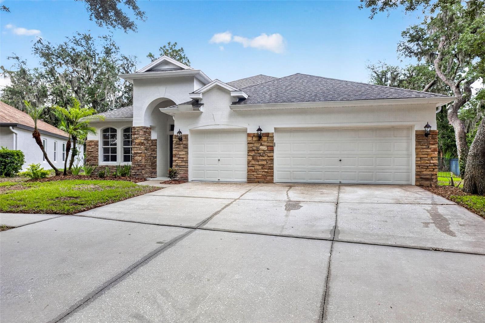 Photo of 6135 WHIMBRELWOOD DRIVE LITHIA FL 33547