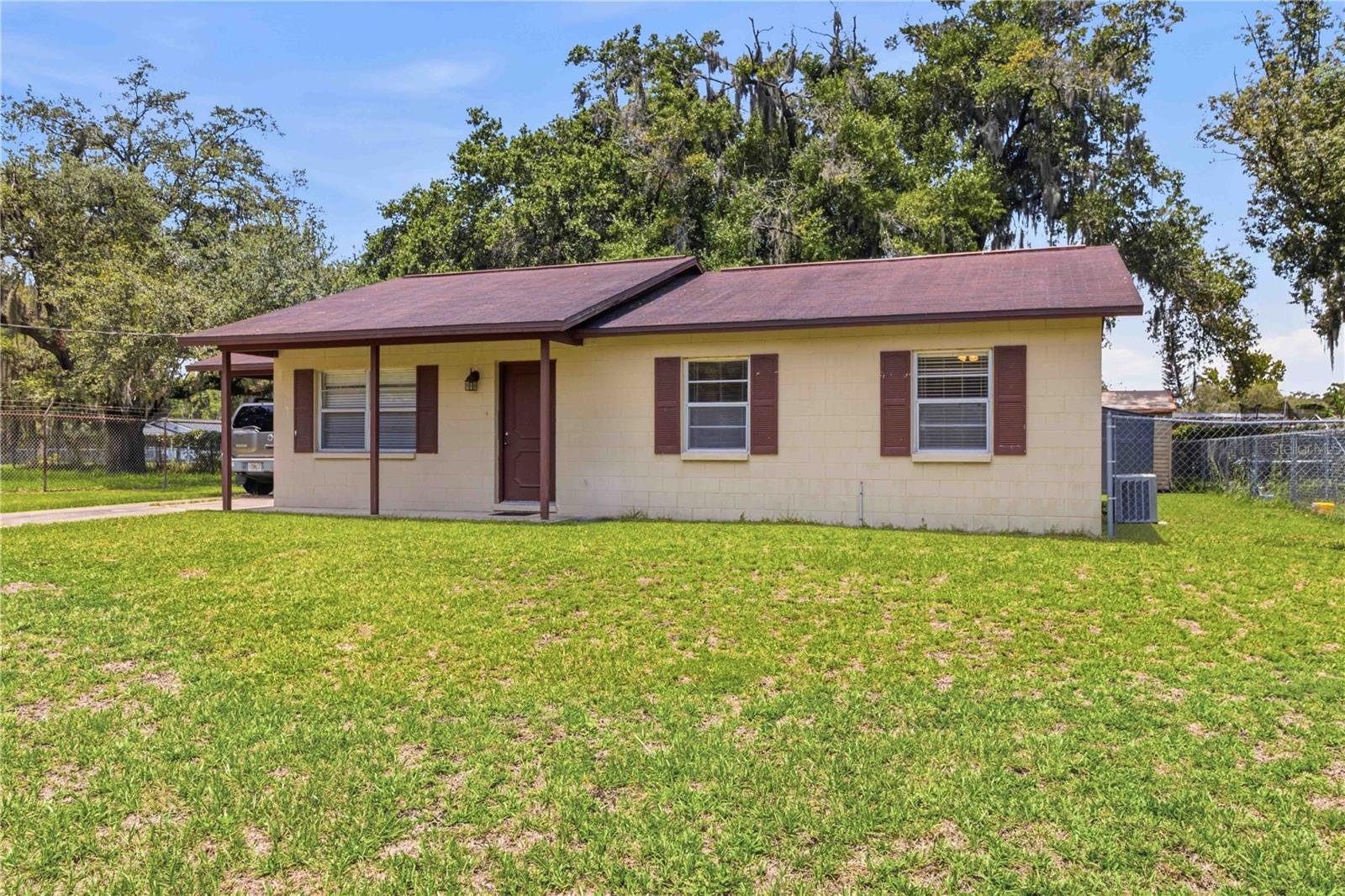 Photo of 2113 OAKVIEW LANE PLANT CITY FL 33566