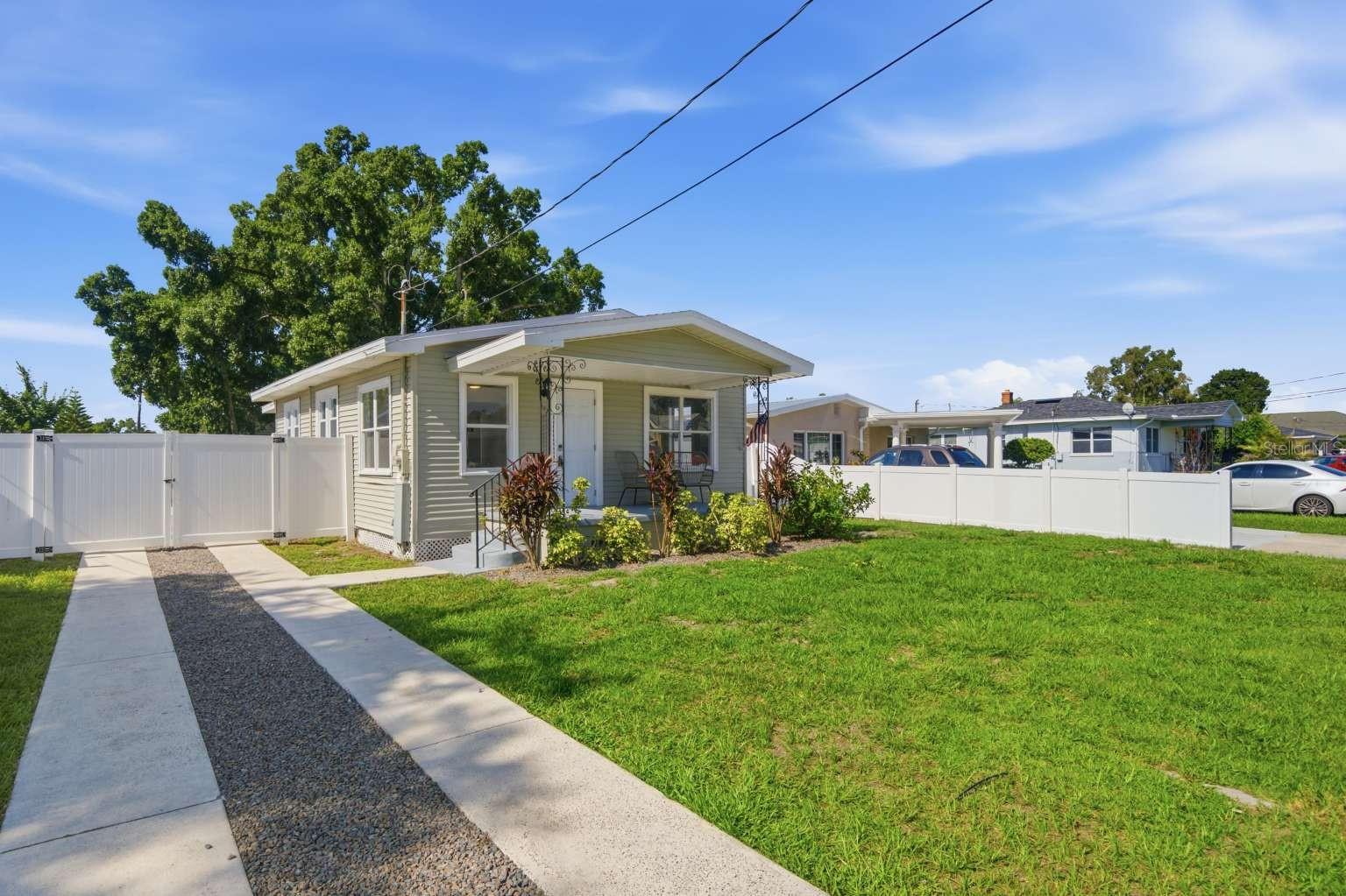 Photo of 2704 W LEROY STREET TAMPA FL 33607