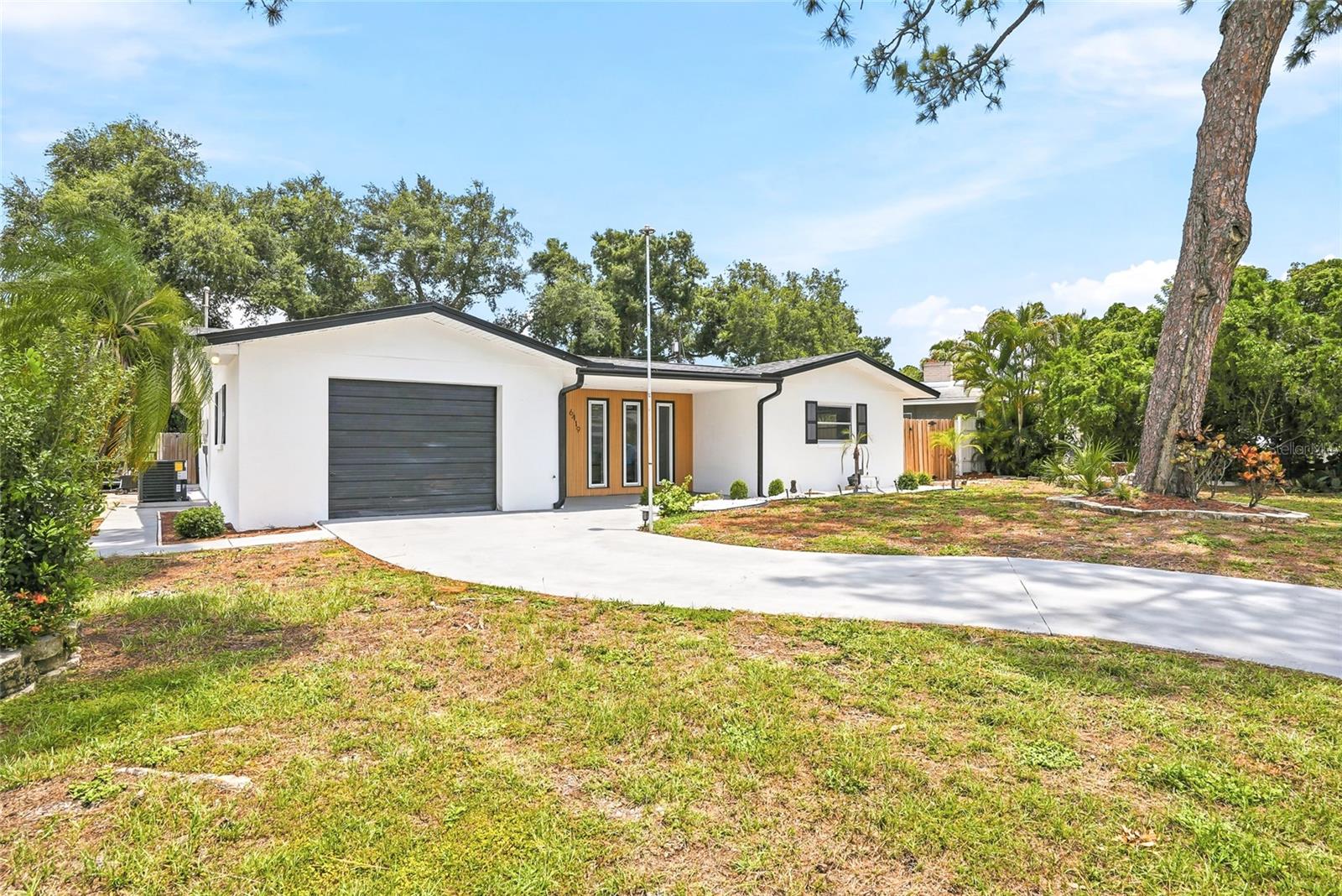 Photo of 6419 PELICAN DRIVE ST PETERSBURG FL 33707
