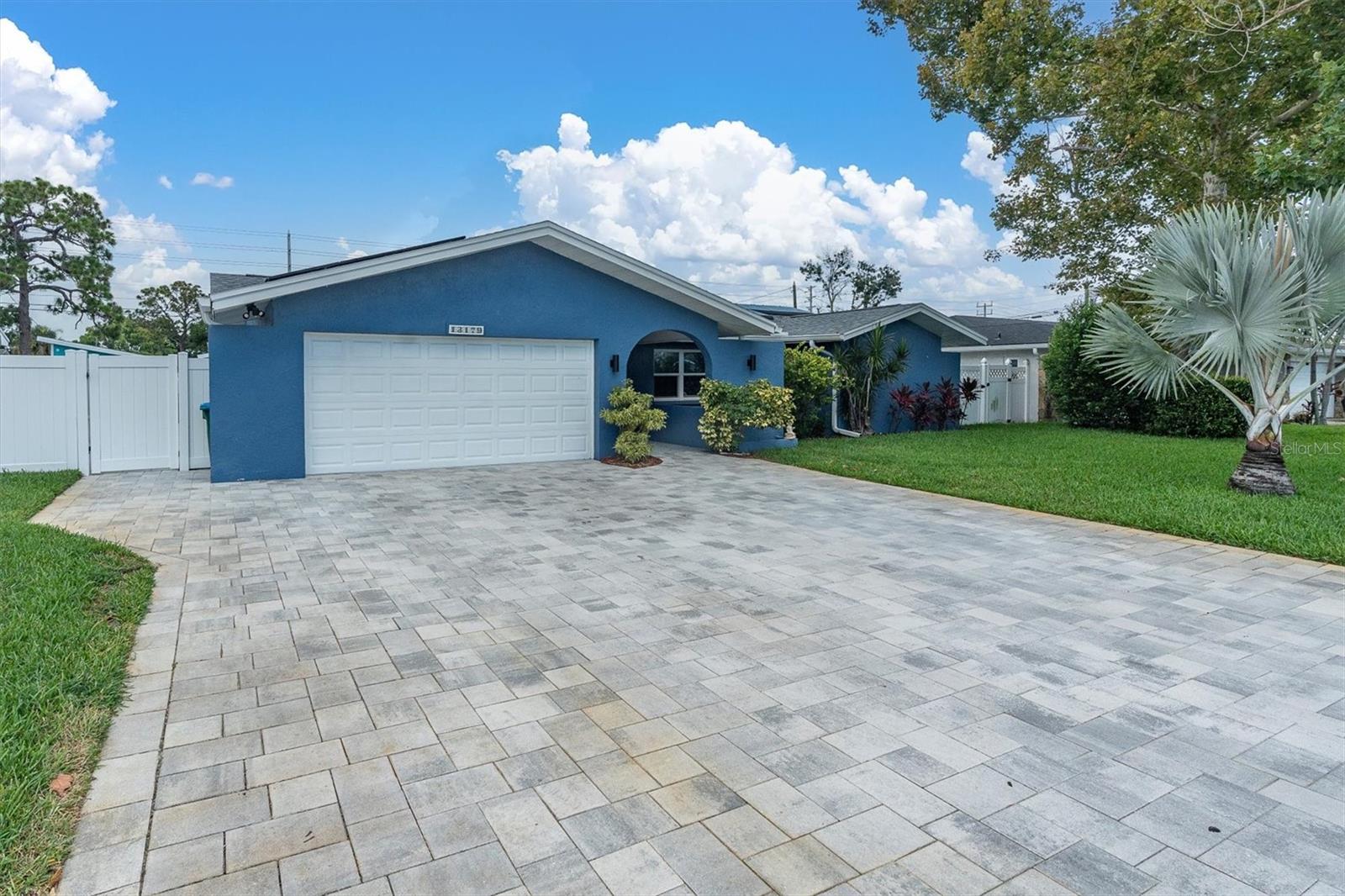 Photo of 13179 DORCHESTER DRIVE SEMINOLE FL 33776