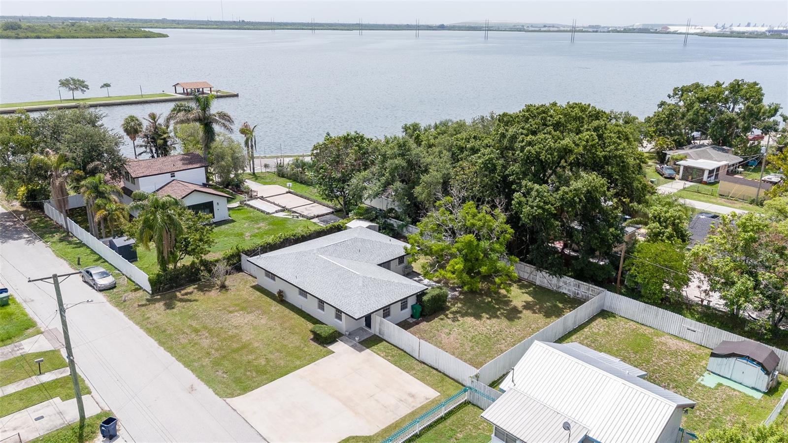 Photo of 2421 LINSEY STREET TAMPA FL 33605