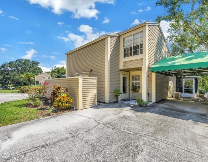Photo of 6905 LAKE PLACE COURT TAMPA FL 33634