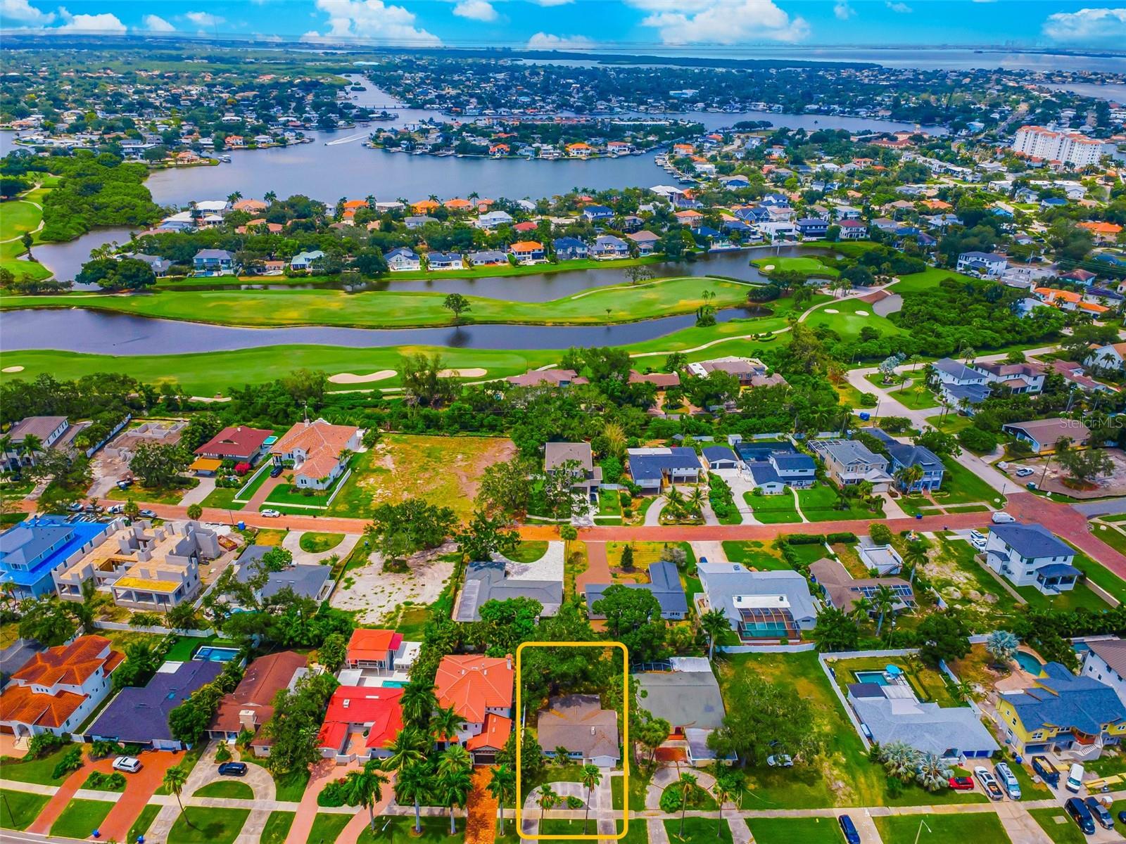 Photo of 910 SNELL ISLE BOULEVARD ST PETERSBURG FL 33704