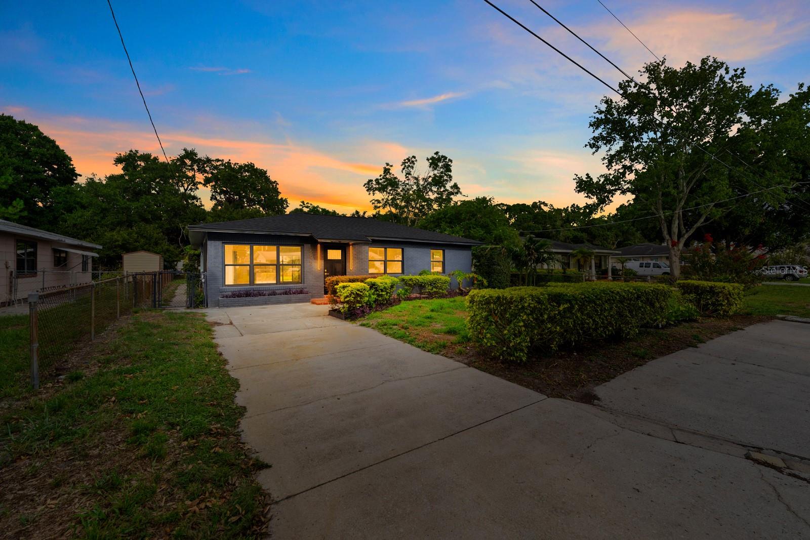 Photo of 605 N WOODLYNNE AVENUE TAMPA FL 33609