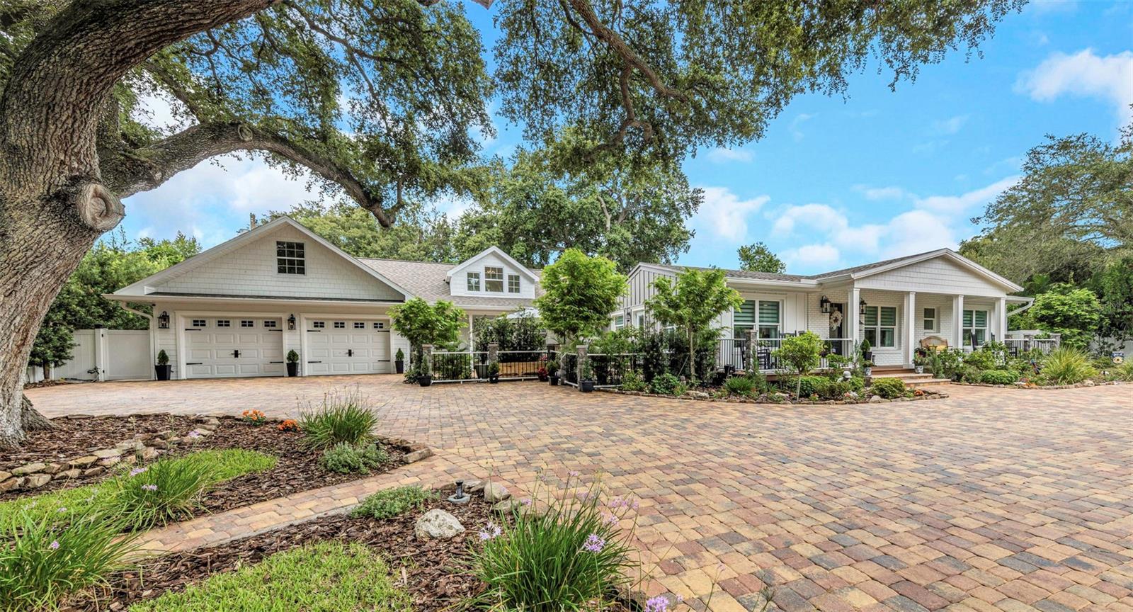 Photo of 411 ROEBLING ROAD BELLEAIR FL 33756