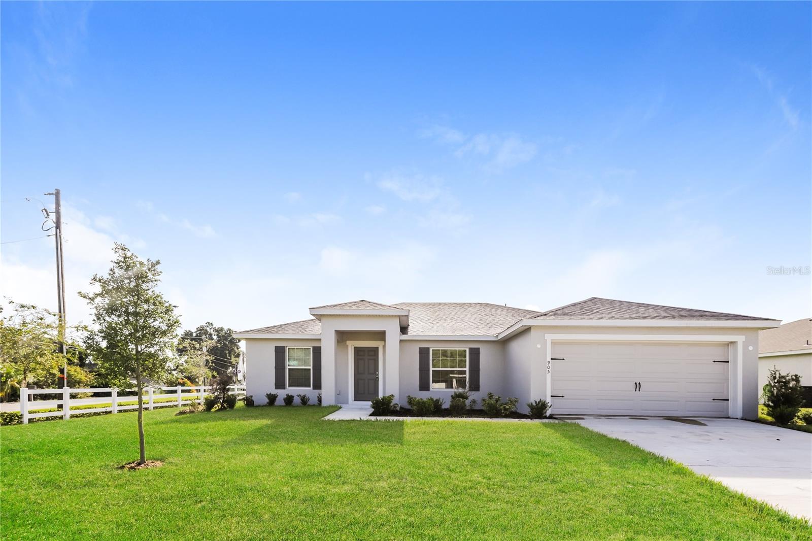 Photo of 905 FIRST DRIVE EAGLE LAKE FL 33839