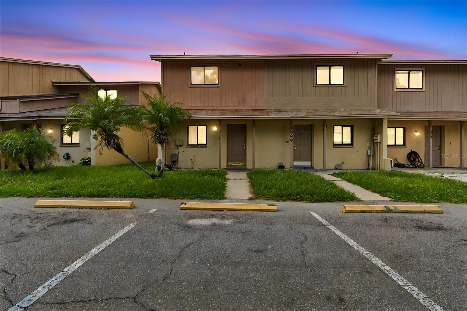 Photo of 3911 OAK LIMB COURT TAMPA FL 33614