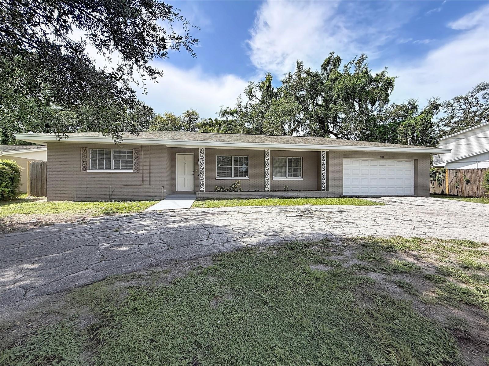 Photo of 7123 WOODFIELD DRIVE TAMPA FL 33617