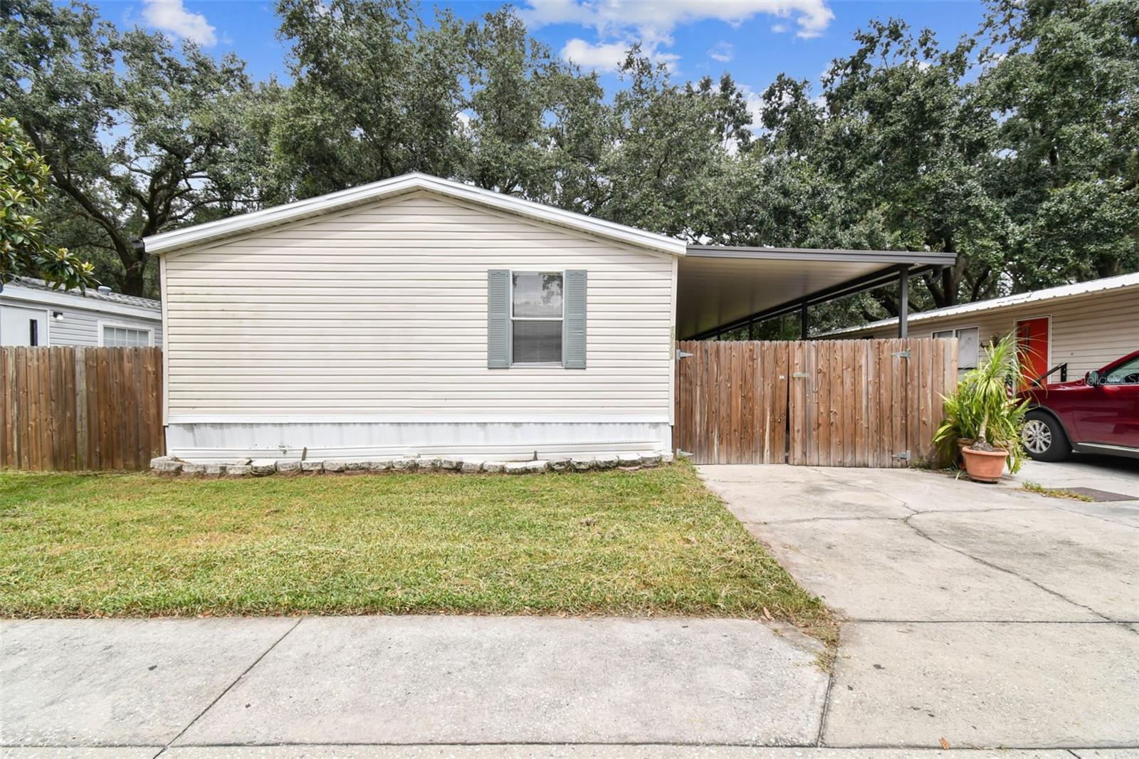 Photo of 10607 BAY HILLS CIRCLE THONOTOSASSA FL 33592