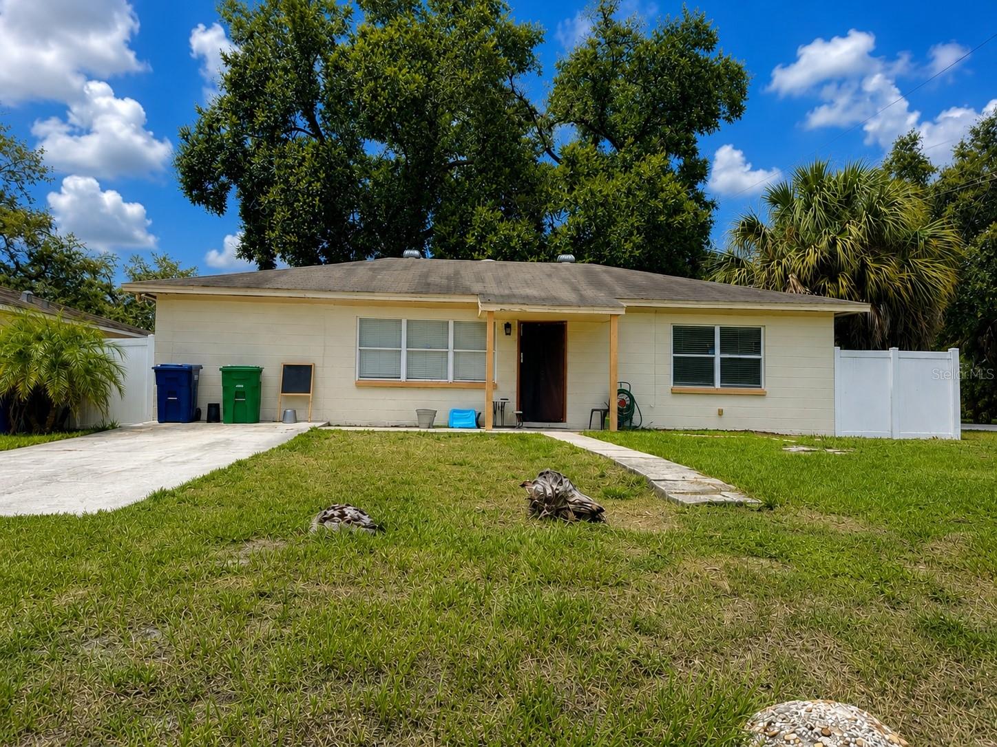 Photo of 712 N CASTLE COURT TAMPA FL 33612