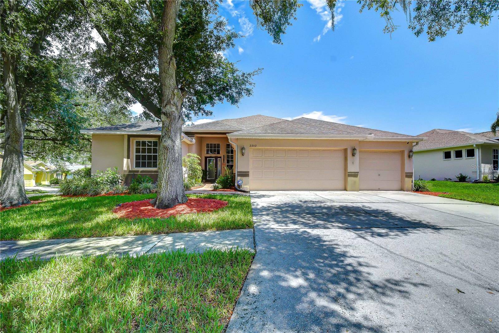 Photo of 2202 LONGMORE CIRCLE VALRICO FL 33596