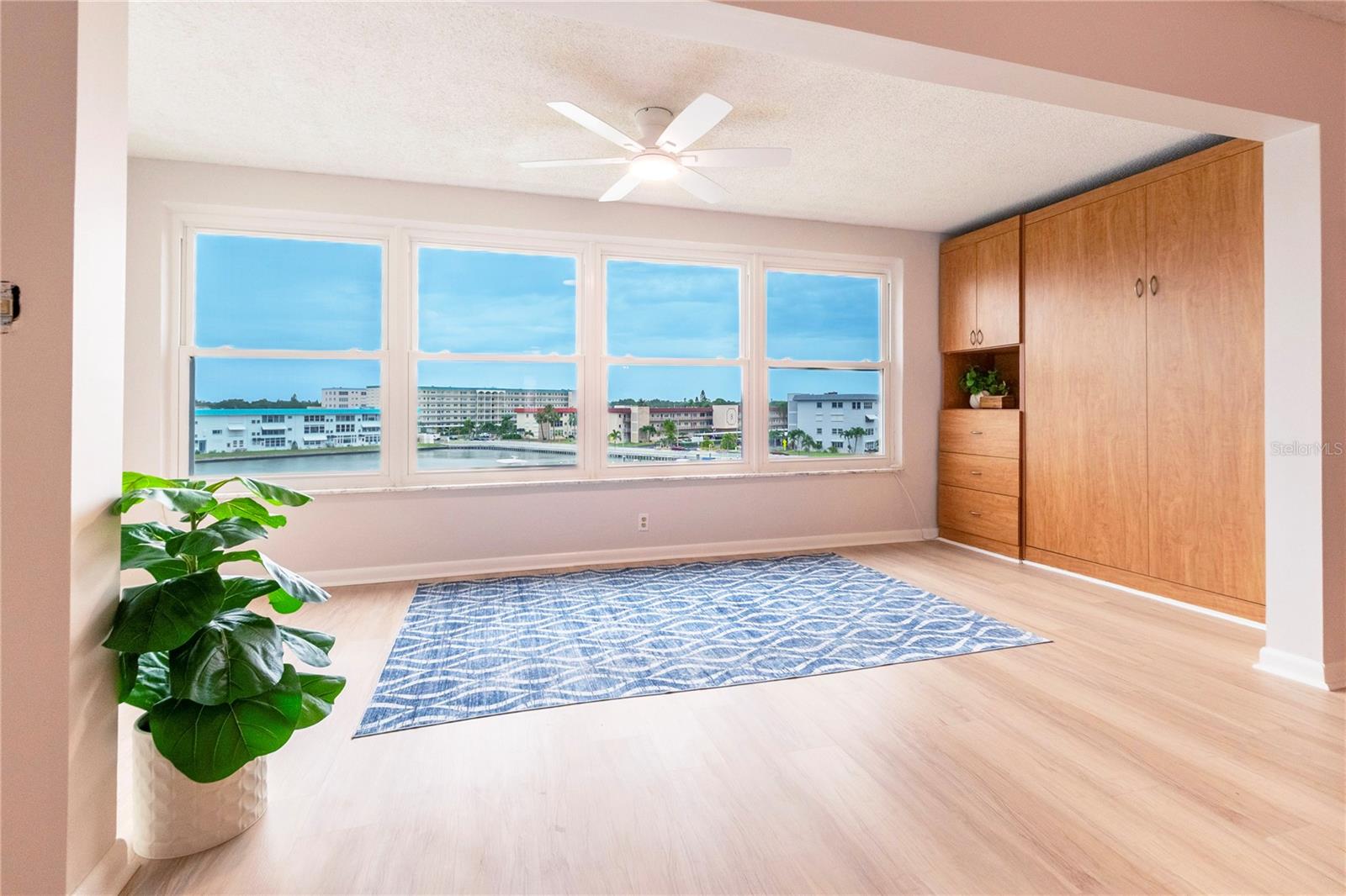 Photo of 5925 SHORE BOULEVARD #405 GULFPORT FL 33707