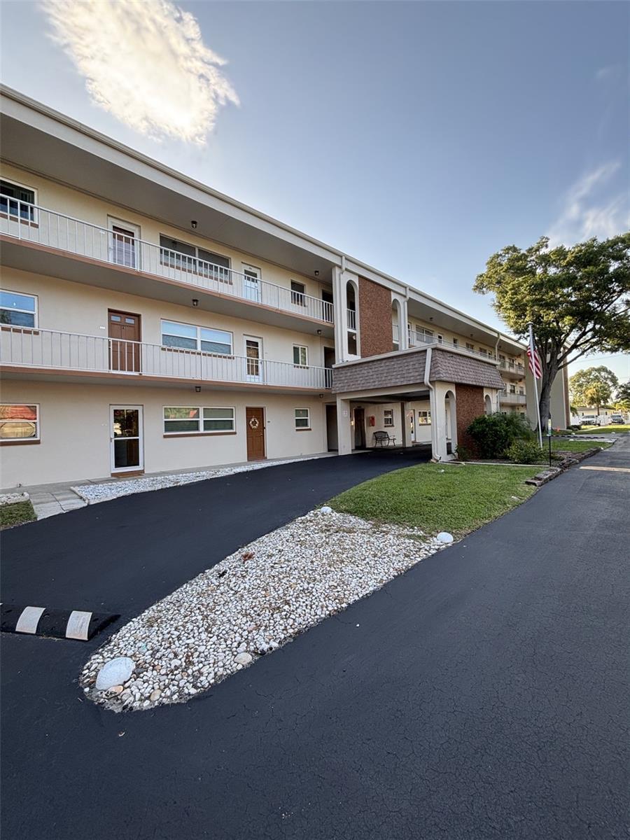 Photo of 5880 38TH AVENUE #206 ST PETERSBURG FL 33710
