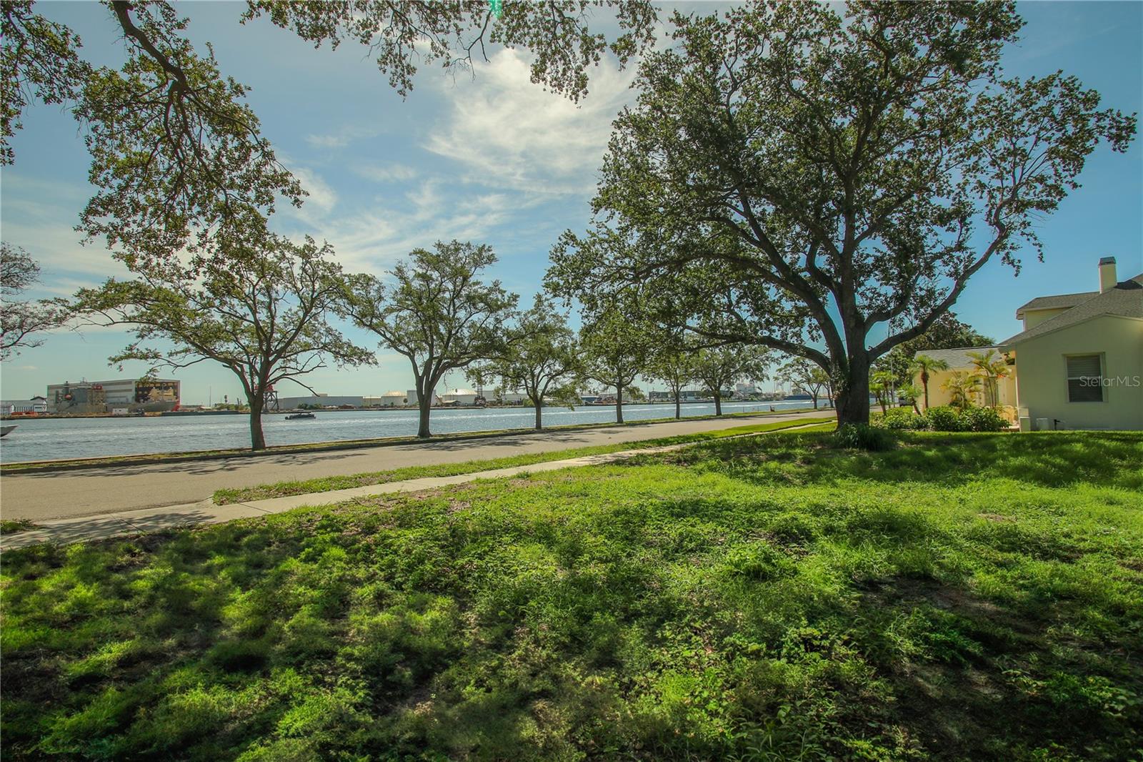Photo of 424 CHANNEL DRIVE TAMPA FL 33606