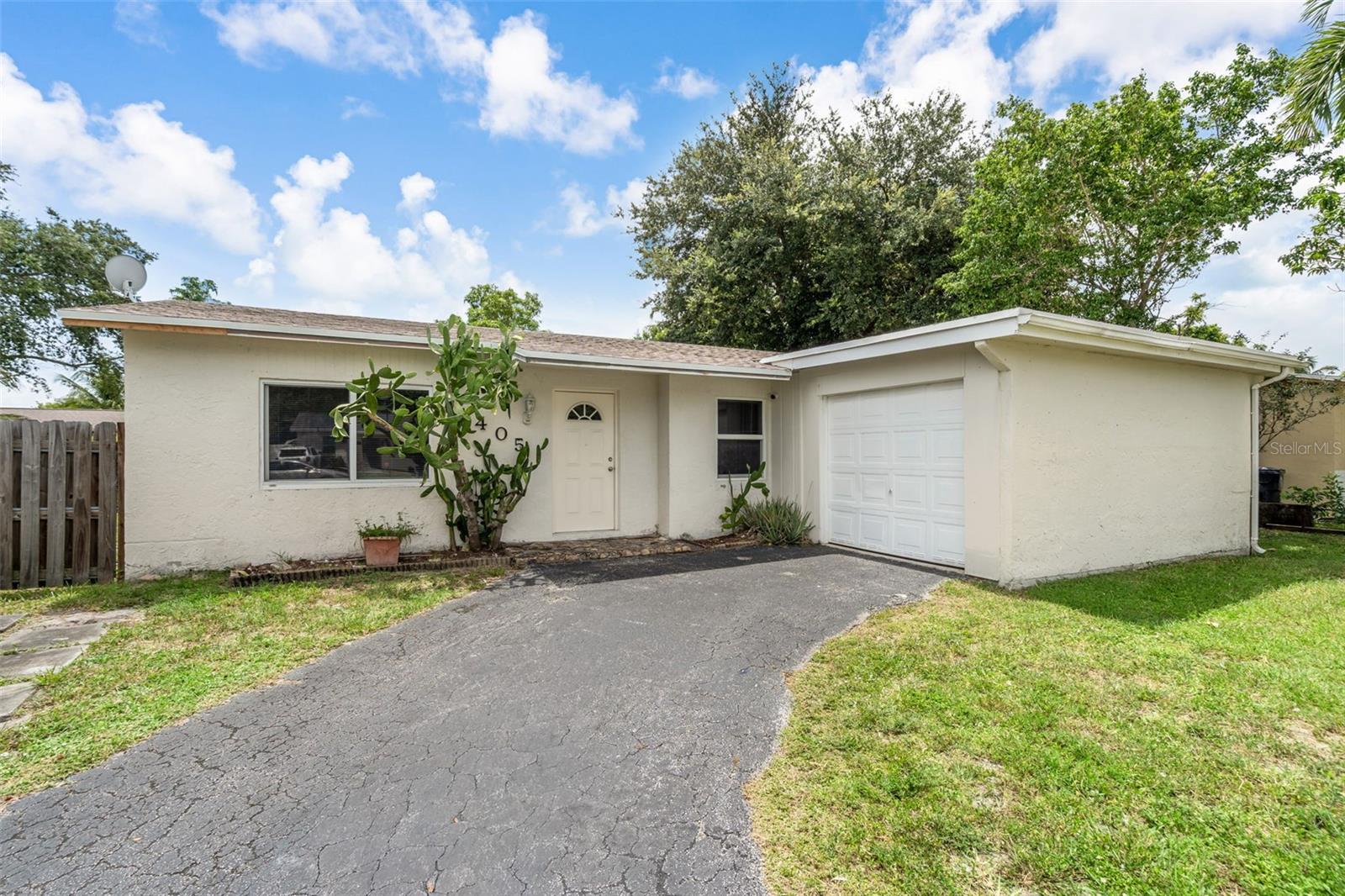 Photo of 405 SW 77TH AVENUE NORTH LAUDERDALE FL 33068