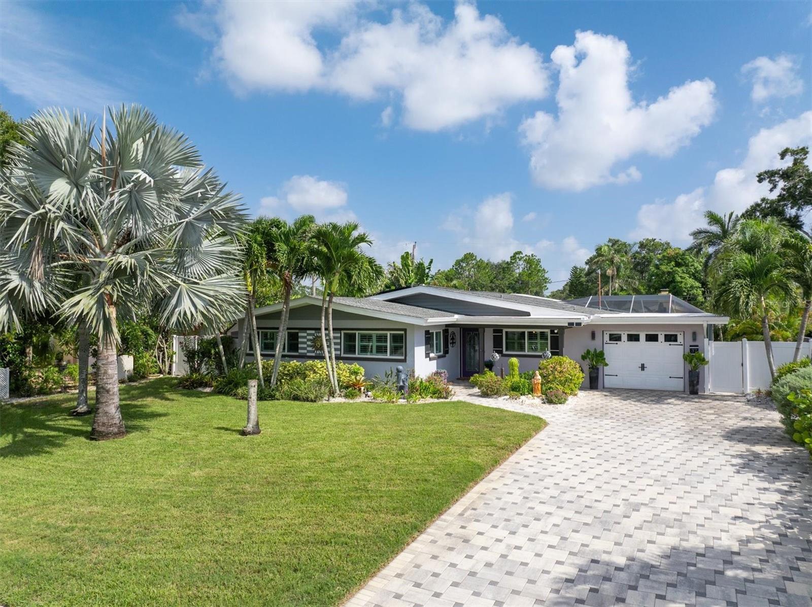 Photo of 37 SOUTHWIND DRIVE BELLEAIR BLUFFS FL 33770