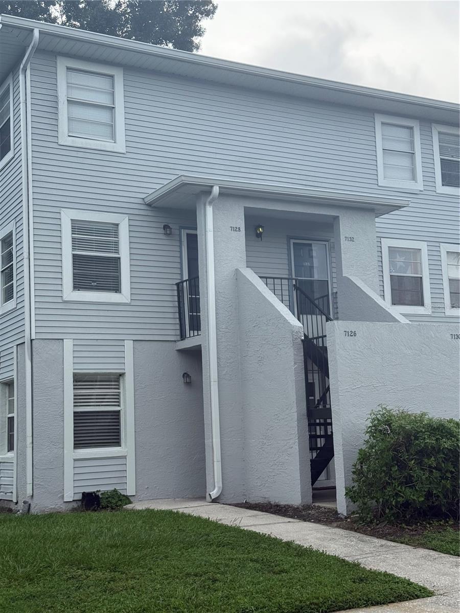 Photo of 7128 WATERSIDE DRIVE #7128 TAMPA FL 33617