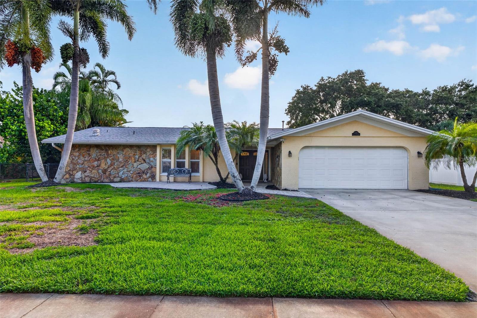 Photo of 6390 BURNING TREE DRIVE SEMINOLE FL 33777