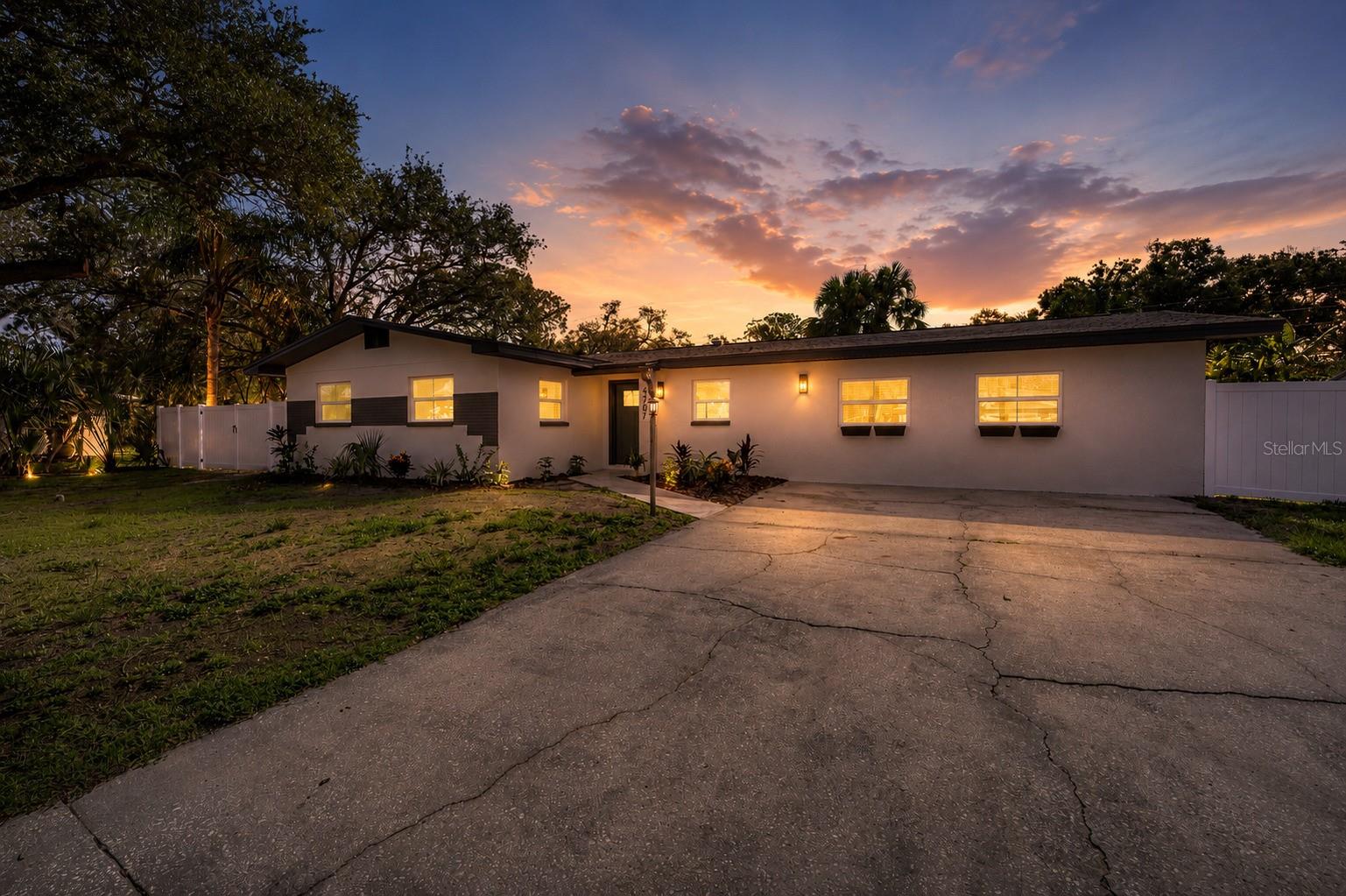 Photo of 4707 W ALLINE AVENUE TAMPA FL 33611